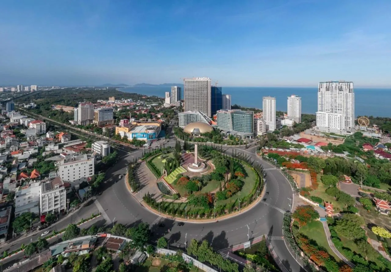 The Song Vung Tau Condotel: Beachfront 5-Star Apartment with Infinity Pool 0*,  Vietnam