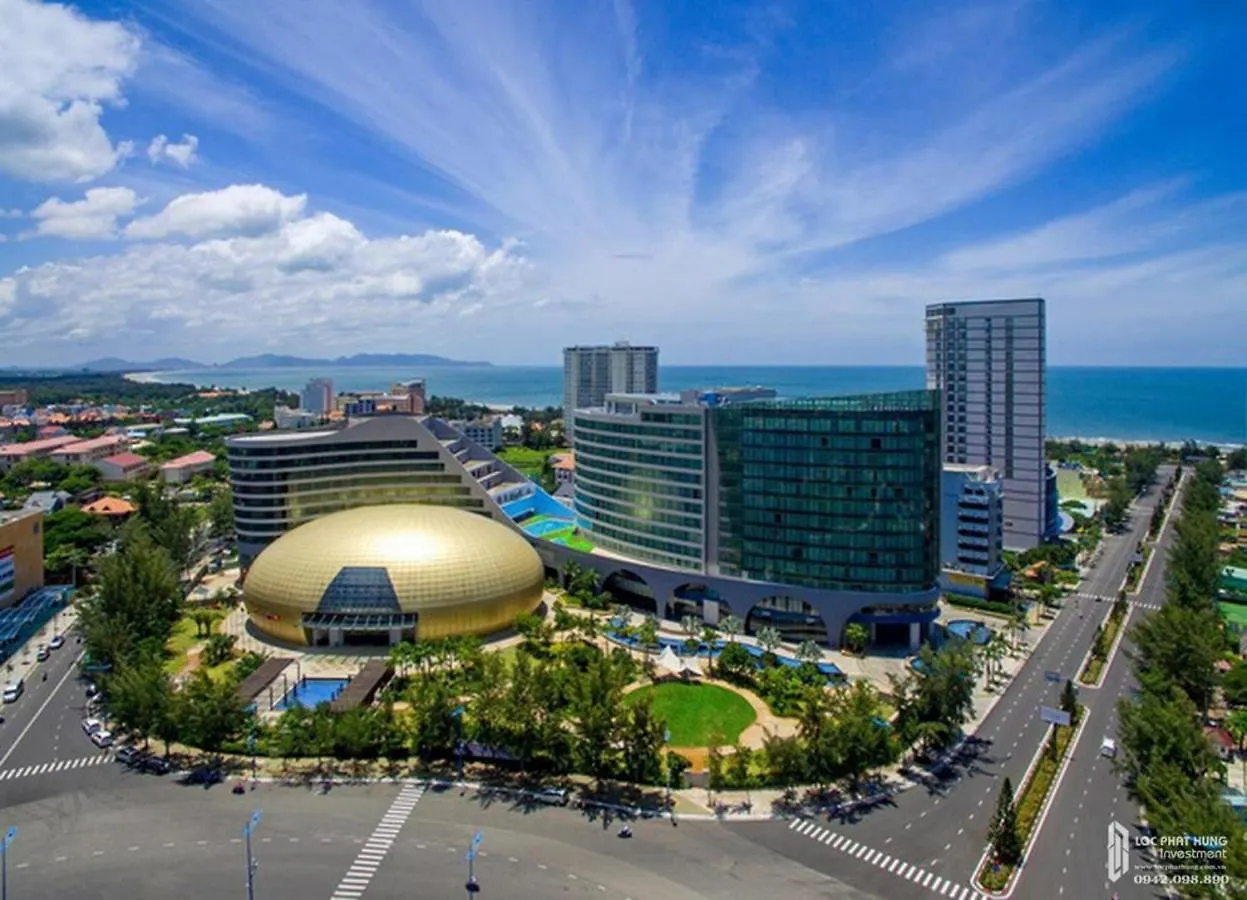 The Song Vung Tau Condotel: Beachfront 5-Star Apartment with Infinity Pool