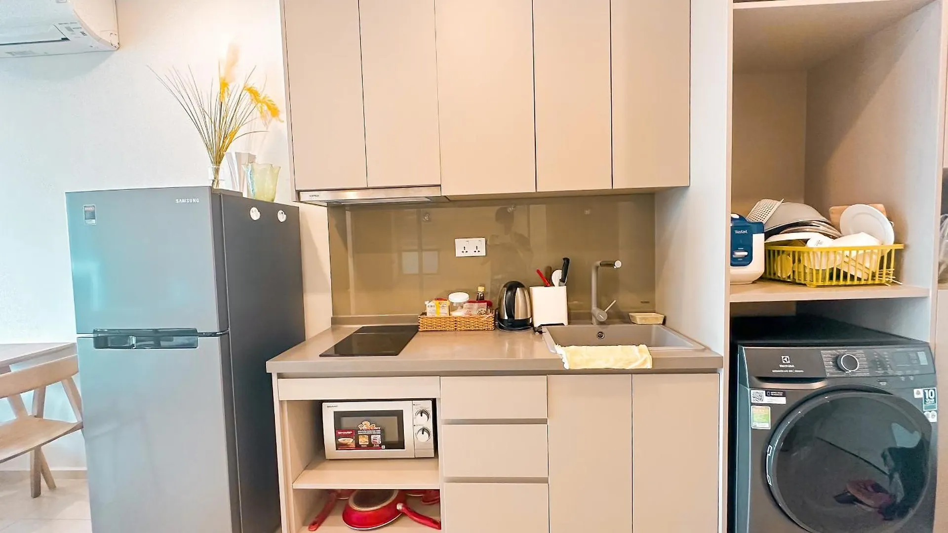 The Song Vung Tau Condotel: Beachfront 5-Star Apartment with Infinity Pool
