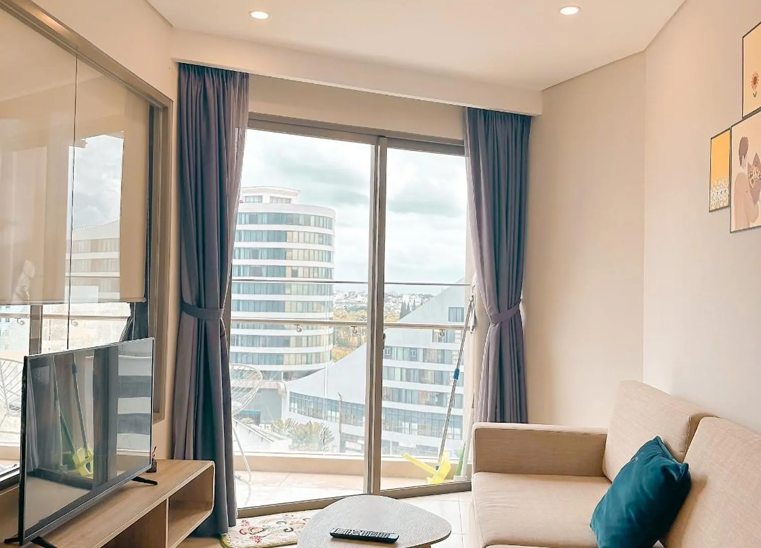 The Song Vung Tau Condotel: Beachfront 5-Star Apartment with Infinity Pool 0*,
